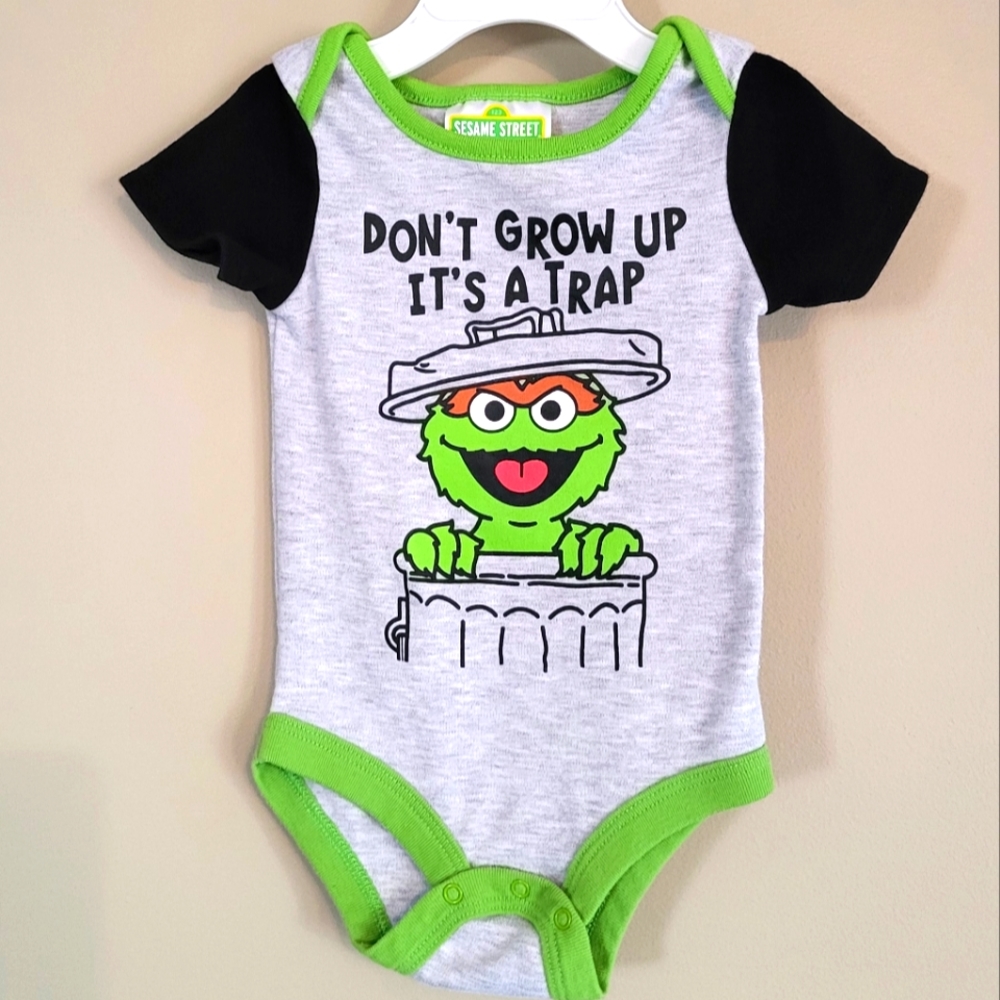 Sesame Street Oscar the Grouch onesie/bodysuit